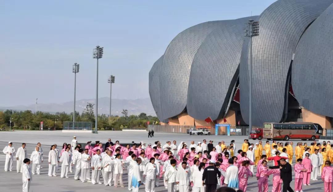 喜迎祖国 70华诞 ，老年八段锦在大同市体育中心举行